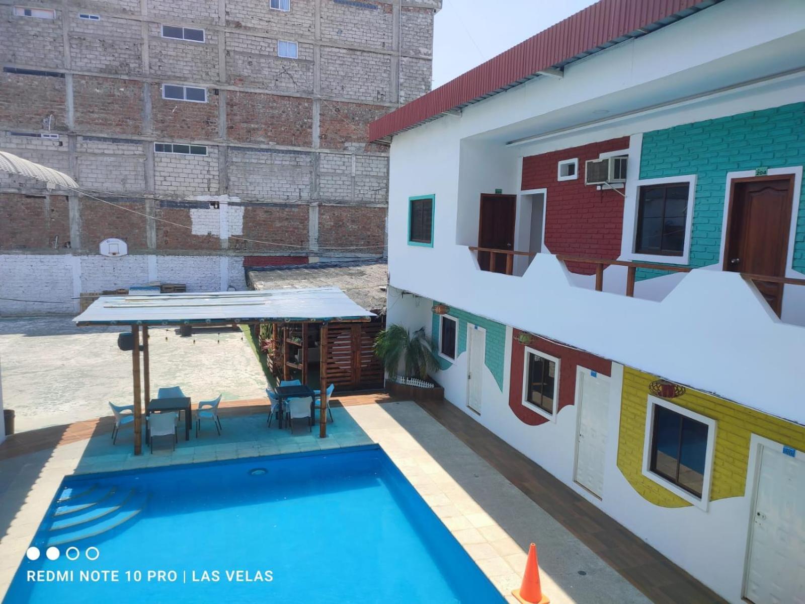 Hostal Confortable Con Piscina Manta Exterior photo